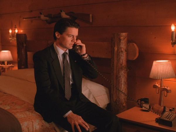 Kyle MacLachlan jako agent specjalny Dale Cooper.