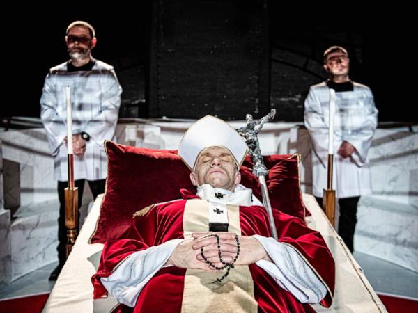 „Śmierć Jana Pawła II”, spektakl Teatru Polskiego w Poznaniu