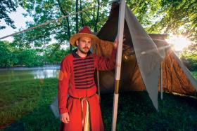 Michał Siedlecki, właściciel Tentorium, firmy szyjącej namioty z różnych epok i szerokości geograficznych