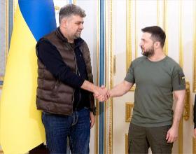 Premier Rumunii Marcel Ciolacu i Wołodymyr Zełenski.