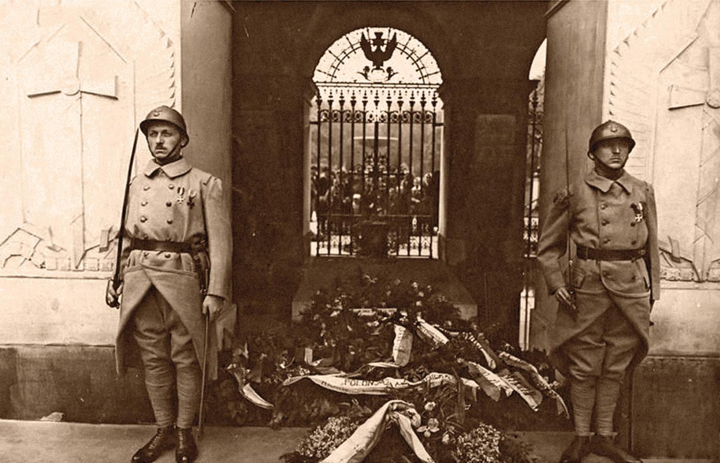 Bajończycy na warcie przed Grobem Nieznanego Żołnierza w Warszawie, maj 1926 r.