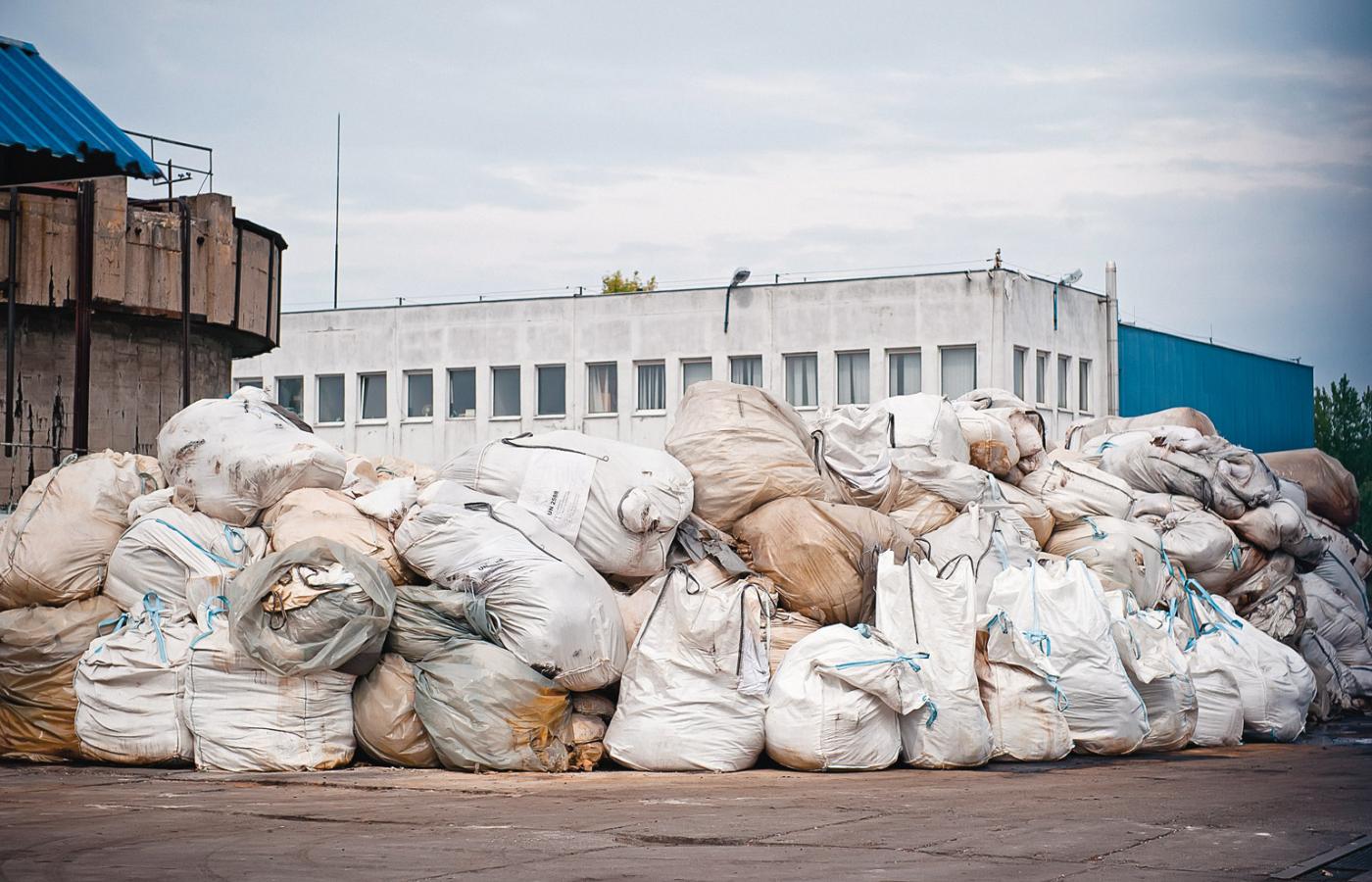 Odpady ukraińskie przybyły do Gdańska morzem i lądem w workach plastikowo-jutowych i tzw. big bagach.