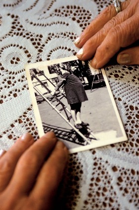 85-letnia dziś Josefa Garcia de Noia (zwana Pepą), jedna z założycielek ruchu, pieczołowicie przechowuje zdjęcie swej porwanej w 1976 r. córki Marii.