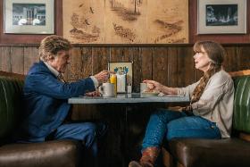 Robert Redford i Sissy Spacek w filmie „Gentleman z rewolwerem”.