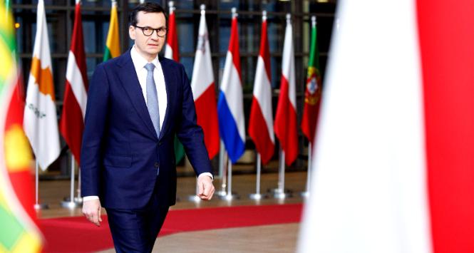 Pisowski rząd i nieformalny przywódca kraju publicznie głoszą, że Unia zdobywa coraz to nowe kompetencje, że „narzuca” Polsce rozwiązania, że – jak to ujął premier Morawiecki – federalizacja nam „zagraża”.