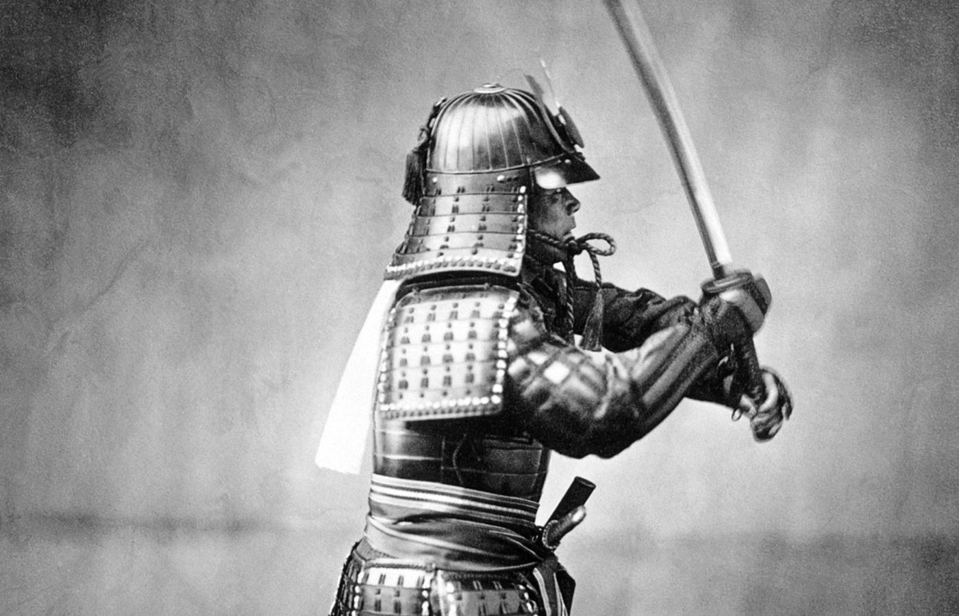 Samuraj w pełnej zbroi, fotografia z ok. 1860 r.