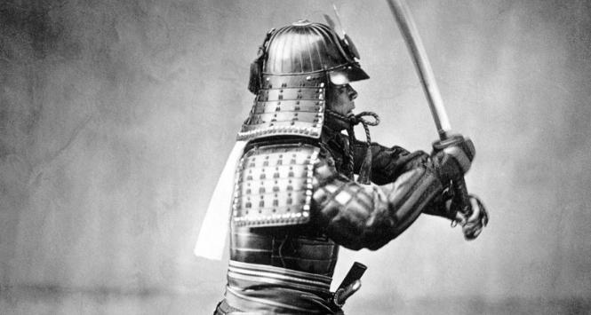 Samuraj w pełnej zbroi, fotografia z ok. 1860 r.