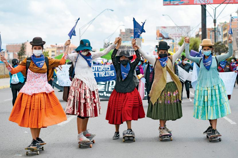 Marsz przeciwko przemocy wobec kobiet (El Alto, październik 2021 r.). To w Boliwii nadal powszechne zjawisko.
