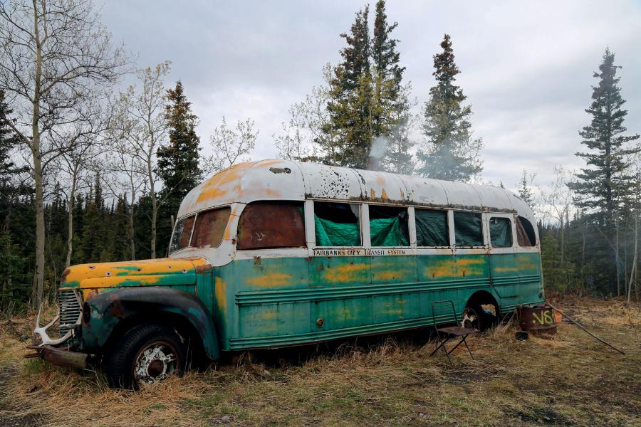30 maja 2017. Autobus w Denali na Alasce, w którym Christopher McCandless spędził ostatnie dni przed śmiercią głodową w 1993 r.