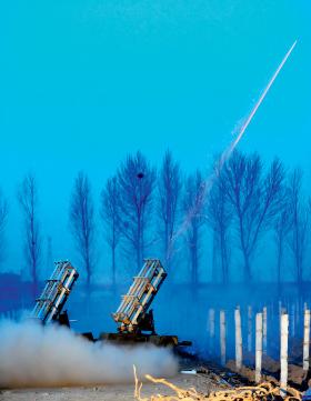 Rakiety wystrzeliwujące w chmury chemikalia, prowincja Shanxi w północnych Chinach.