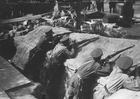 Warszawa, 12-15 maja 1926. Wojsko w okopach podczas przewrotu majowego.