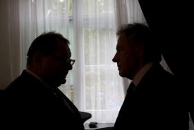 Tajemnicze rozmowy kuluarowe... Ryszarda Kalisza i Dariusza Rosatiego.