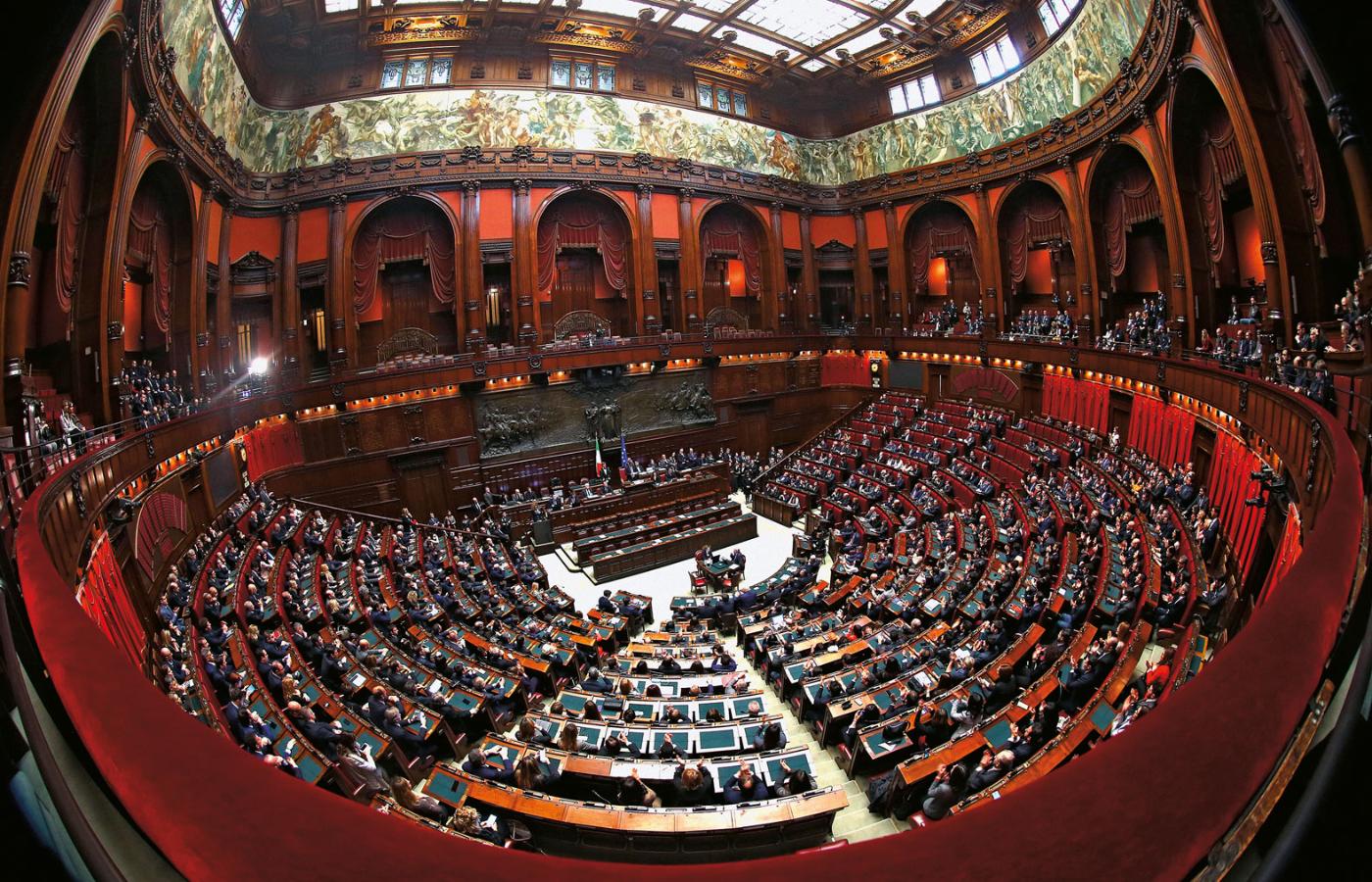 Sala obrad Izby Deputowanych w Pałacu Montecitorio – elektorzy głosują tam na prezydenta.