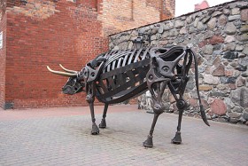 Chojnice - pomnik tura pod Bramą Człuchowską