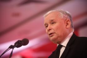 Prezes od dawna powtarza, że Polacy mają odczuć, że żyje się lepiej, a ściślej – że mają więcej w portfelach. To było główne pole bitwy wyborczej w 2015 r., a dla PiS kluczowy był program 500+.