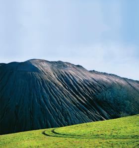 Hałda węgla koło Pszowa na Górnym Śląsku