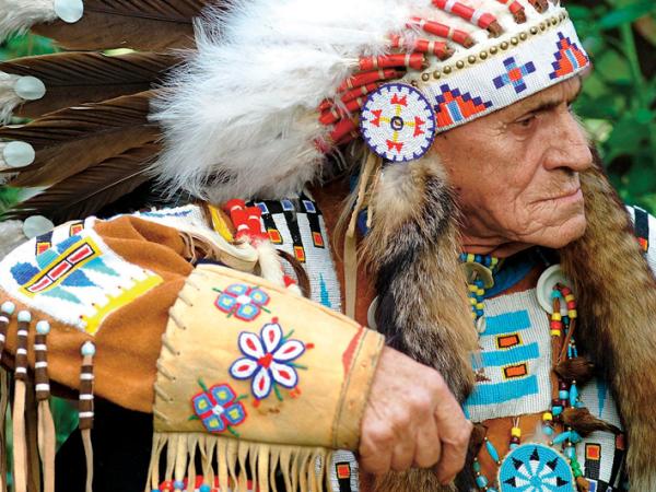 Sath-Okh - legendarny polski Indianin Stanisław Supłatowicz. Wychował się wśród Indian, ale i walczył w AK