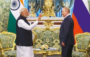 Narendra Modi u Władimira Putina na Kremlu w lipcu 2024 r. To Indie mają przewagę w stosunkach z Rosją.