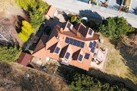 W rzeczywistości dom Przemysława Czarnka ciągle wygląda jak na zdjęciu.