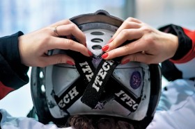 Żeby uprawiać kobiecy hokej w Polsce trzeba mieć dużo samozaparcia.