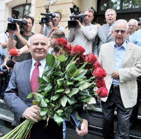 Uśmiech kryje czasem gorycz porażki - po wyroku Trybunału Konstytucyjnego PZD i jego prezes stracą najpewniej monopol na zarządzanie ogrodami działkowymi.