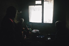 Własna altanka stoi najwyżej w standardach bezdomności. Zimą należy spodziewać się kumpli z miasta.