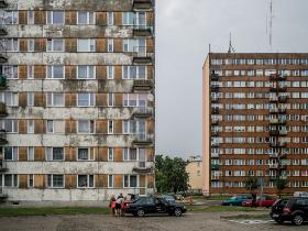 W Ciechanowie wielkomiejskości powiatowemu miasteczku miały nadać wysokie bloki, nazywane do dziś Manhattanem.