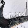 Mieszkańcy Skandynawii w okresie wikińskim stosowali do budowy swoich wspaniałych łodzi ogromne ilości impregnującego dziegciu. Tu licząca 21,5 m długości i 5 m szerokości dębowa łódź z Oseberg z połowy IX w. (dziś w Muzeum Łodzi Wikingów w Oslo).