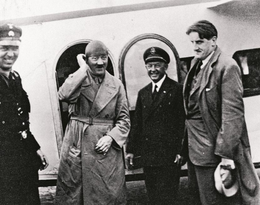 Niemiecko-amerykański biznesmen Ernst Hanfstaengl (z prawej) był jednym z najbliższych przyjaciół Hitlera. Kiedy stracił jego łaski, skontaktował się z wywiadem USA.
