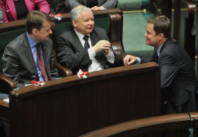 Jako rzecznik PiS stara się być jak najbliżej prezesa Kaczyńskiego.