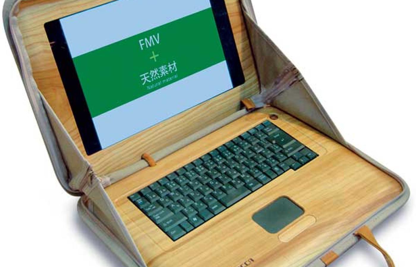 Laptop z drewnianą obudową