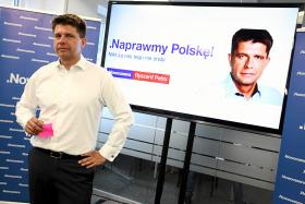 Dla PO Petru to kłopot, bo zabiega o jej stary liberalny elektorat.
