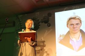 Szczęśliwa i dumna mama z obecnym wirtualnie laureatem - dr. n. med. Michałem F. Kamińskim