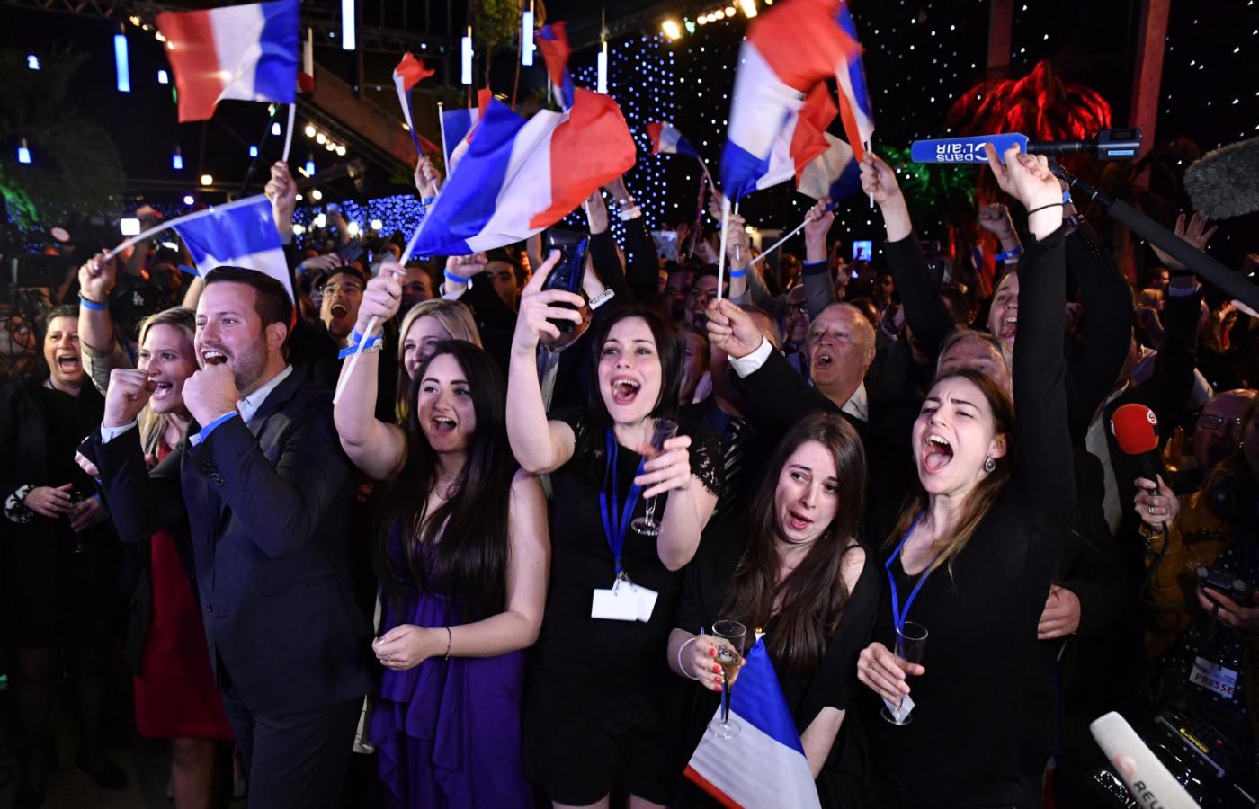 Ze zwycięstwa nad Sekwaną cieszyła się Marine Le Pen, która minimalnie wyprzedziła liberałów Emmanuela Macrona.