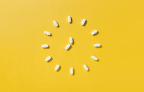 „Za całe leczenie zabrałem się dopiero, jak już miałem swoje pieniądze. Ale najpierw, gdy tylko skończyłem studia, weterynarię, dostałem do ręki recepty. I na własną rękę zacząłem brać hormony”.