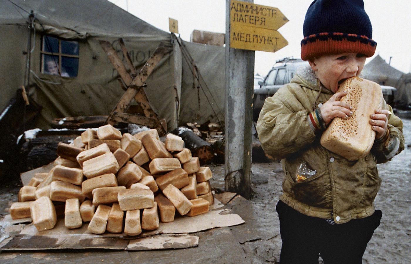 Obóz uchodźców Sputnik w miejscowości Slepcowskaja w Inguszetii. Dominującym uczuciem we wszystkich obozach jest głód.