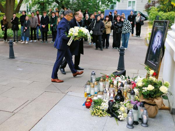 Społeczność akademicka uczciła pamięć ofiary ataku na terenie kampusu Uniwersytetu Warszawskiego.