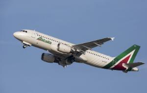 Samolot Alitalii z papieżem Franciszkiem na pokładzie. Rzym, Fiumicino, 25 sierpnia 2018 r.