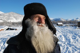 Dzięki zającom żyje też dziad Hucuł, zesłany do Jakucji jako bezprizorny, jeszcze za życia Stalina.