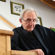 Prof. dr hab. Janusz Czapiński