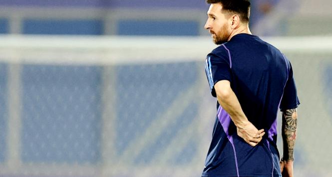 Katar 2022. Najwybitniejszy piłkarz w reprezentacji Argentyny Leo Messi na jednym z ostatnich treningów przed meczem z Polską. 29 listopada 2022 r.