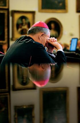 Biskup zniszczył nie tylko auto, ale i własną karierę.