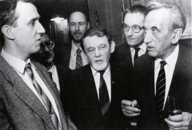 W redakcji „Więzi”. Od lewej: Andrzej Friszke, Cezary Gawryś, Jerzy Wocial, Wojciech Wieczorek, Paweł Kądziela, Tadeusz Mazowiecki, 1992 r.