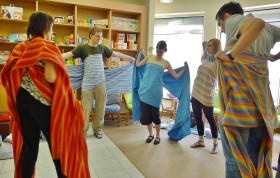 W chuście najszybciej lądują najbardziej wymagające Chuściochy. Te, które funkcjonują według schematu: sen, posiłek, krzyk.