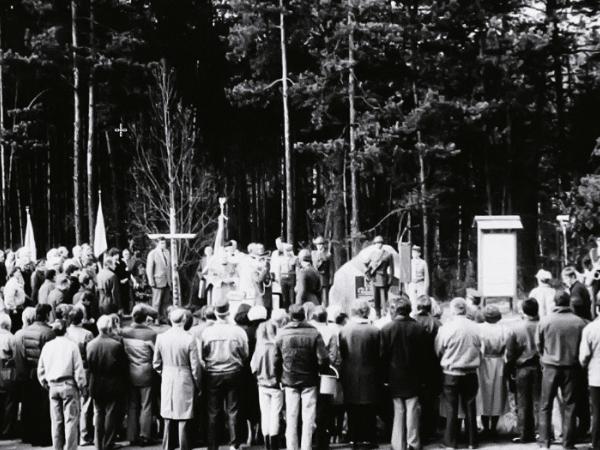 Odsłonięcie pomnika pod Ełkiem, 1989 r.