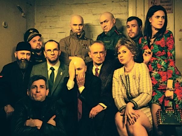 Ekipa aktorów z „Hagi”: w centrum Putin (Barbara Krasińska), po jego obu stronach Patruszew (Michał Kaleta) i Kowalczuk (Andrzej Szubski), dalej m.in. Kadyrow (Jakub Papuga).