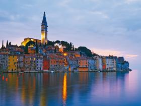 Katedra św. Eufemii w historycznej części miasta Rovinj.