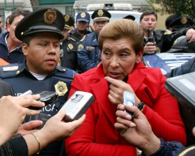 Juana Barraza Samperio, meksykańska zapaśniczka zwana Mataviejitas (morderczyni staruszek). Za morderstwo 16 starszych kobiet (choć ofiar było pewnie więcej) skazano ją na 759 lat więzienia. Twierdziła, że zabijała z niechęci do matki. Była poczytalna.