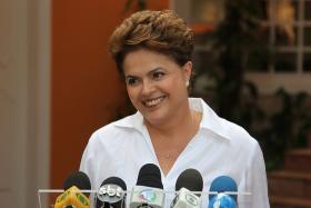 „Kiedy prezydent Dilma Russeff w 2013 r. postanowiła obniżyć stopy procentowe rujnujące miliony ludzi, gospodarkę i budżet Brazylii, po kilku miesiącach nie była już na urzędzie”.