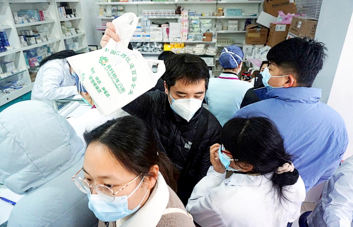 Kolejka po test antygenowy w chińskim Hangzhou